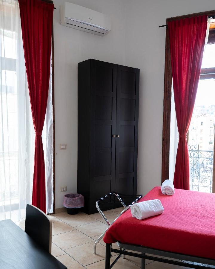 Vico 22 Rooms Napoli Exterior photo